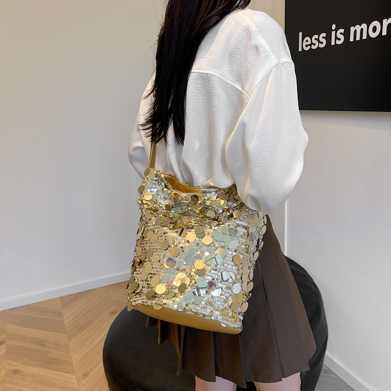 This year's popular beauty niche design 2024 new women's trend simple crossbody single shoulder bucket bag