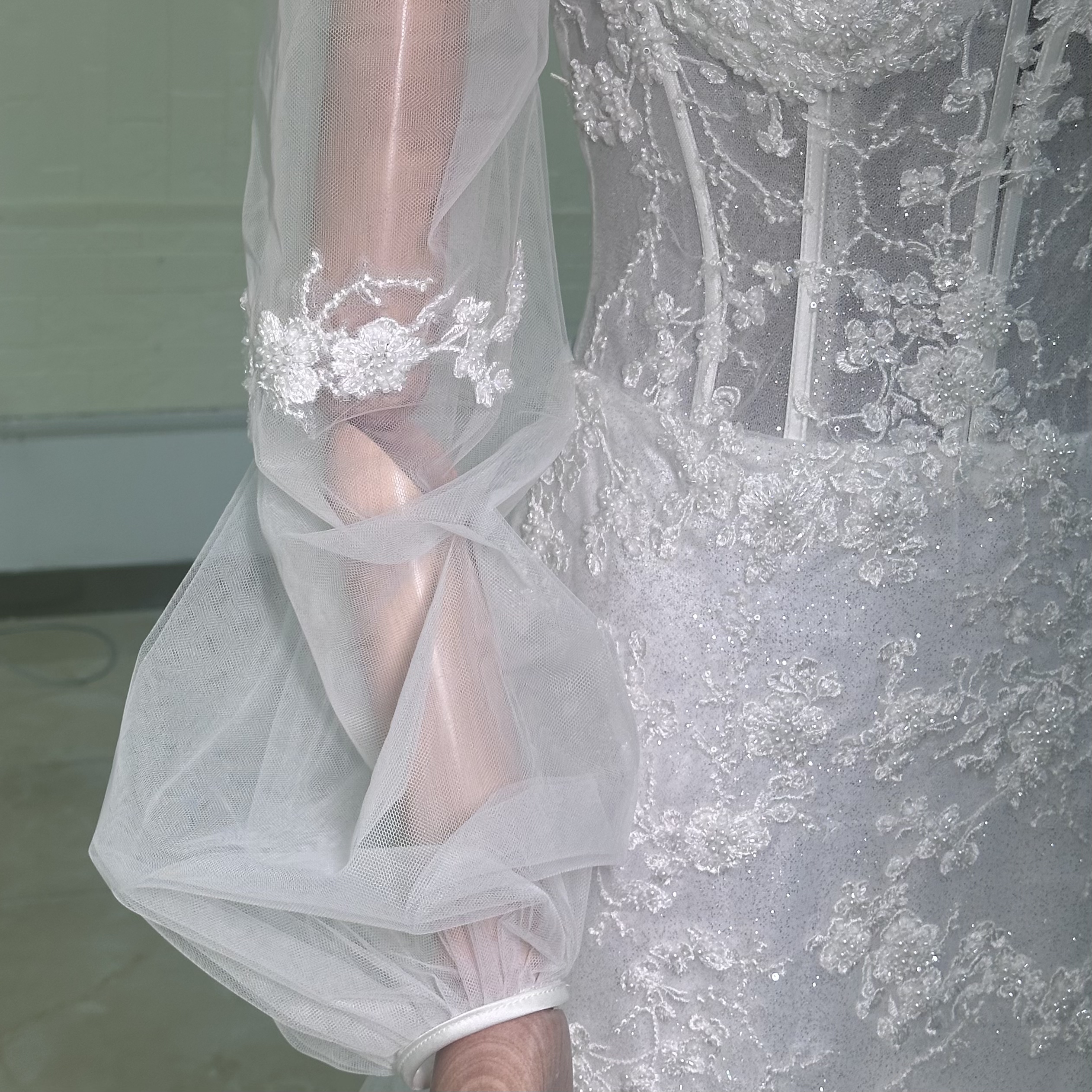 Chic 2024 Mermaid Cut Party Wear Luxurious Lace Design, Transformable from Strapless to Long-Sleeved for Weddings & Parties