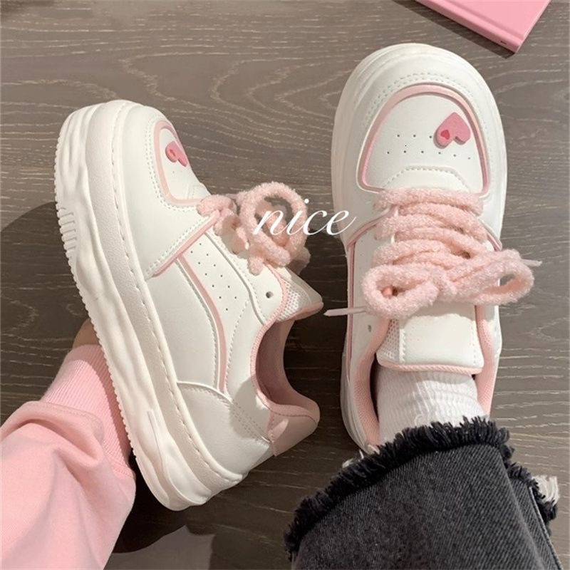 White Pink Women's Sports Shoes Kawaii Heart Platform Sneakers Korean Fashion Lolita Footwear Vintage Vulcanize Casual Flats