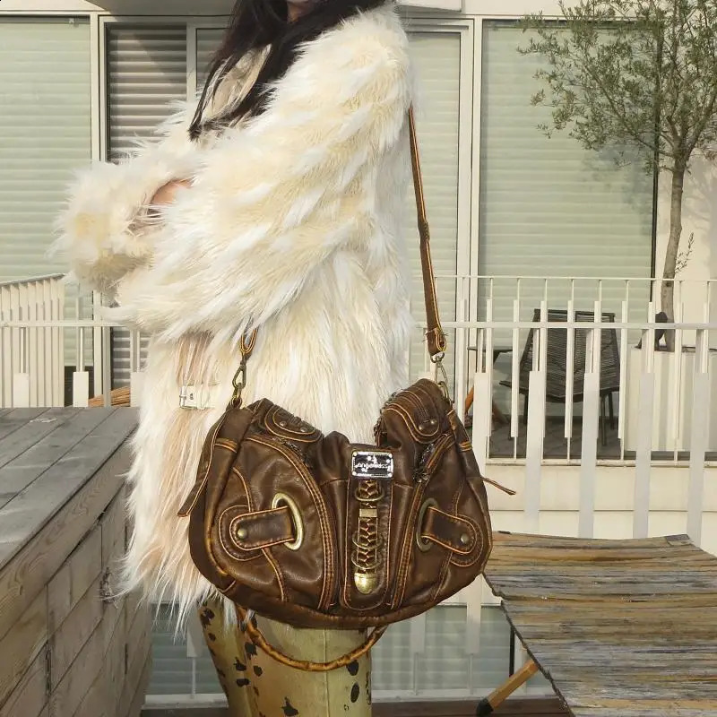 European and American retro brown niche handbag Maillard medieval large capacity heavy industrial single shoulder horizontal bag 240913