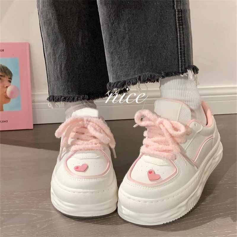 White Pink Women's Sports Shoes Kawaii Heart Platform Sneakers Korean Fashion Lolita Footwear Vintage Vulcanize Casual Flats