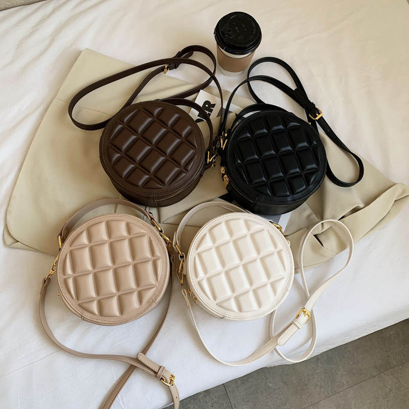 2022 new women's personalized diamond grid small round ins popular fashion single shoulder diagonal cross bag