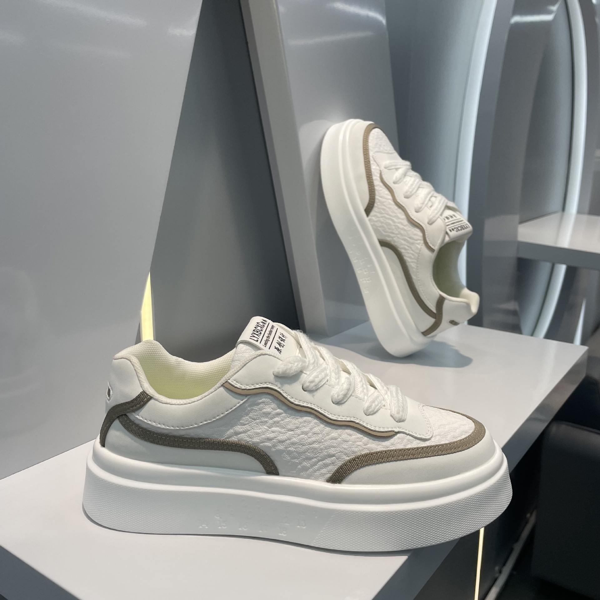 Ddmybear Fashionable And Versatile White Autumn New Item, Leather Surface Splicing, Comfortable Soft Soled Board Shoes, Men's Shoes Chinese Brand