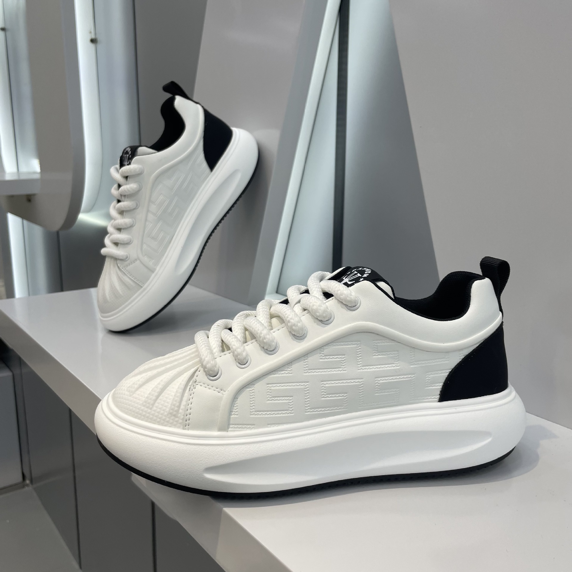 Ddmybear Casual High-End Board 2024 New Autumn Breathable Trendy Brand White Leather Surface Thick Sole Height Increasing Men's Shoes Chinese Bra