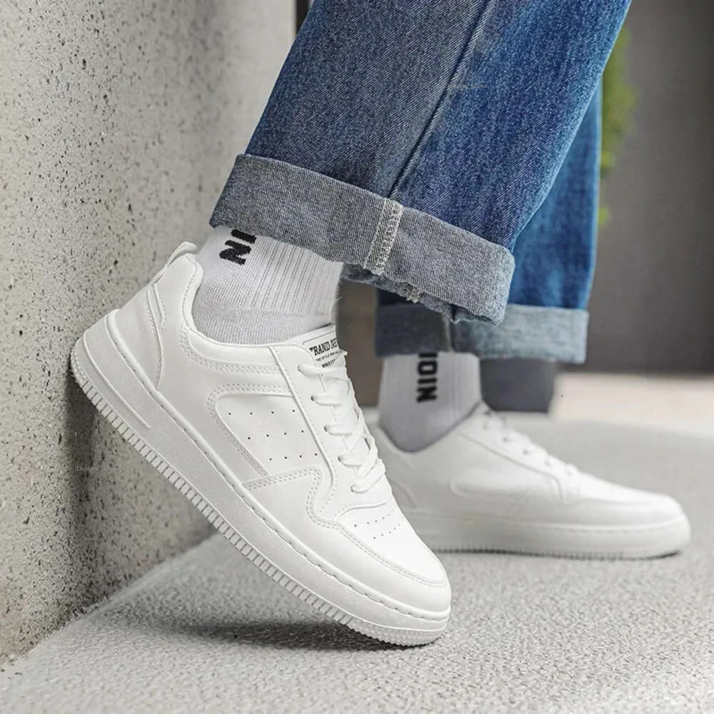 Skateboarding Sneaker Men Casual Leather Fashion Sports Women Comfortable Flat Slip-On White Shoes For Couple