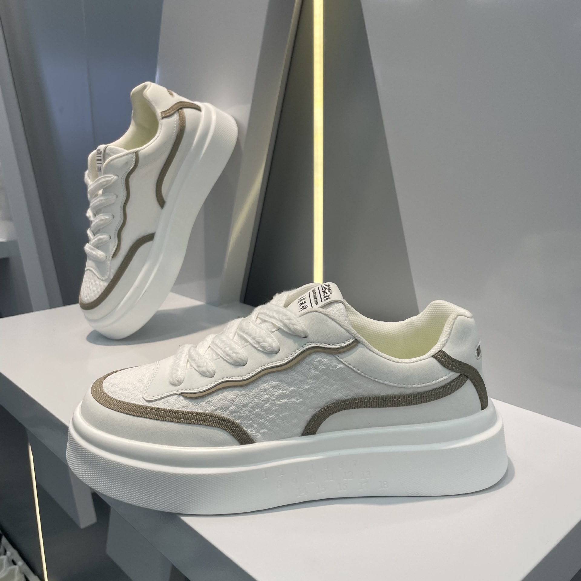 Ddmybear Fashionable And Versatile White Autumn New Item, Leather Surface Splicing, Comfortable Soft Soled Board Shoes, Men's Shoes Chinese Brand