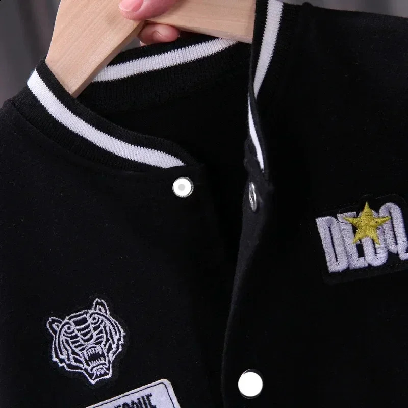 Autumn and winter baby boy and girl clothing set baby sports baseball uniform cardigan wool sweater tiger jacket top and pants set childrens clothing 