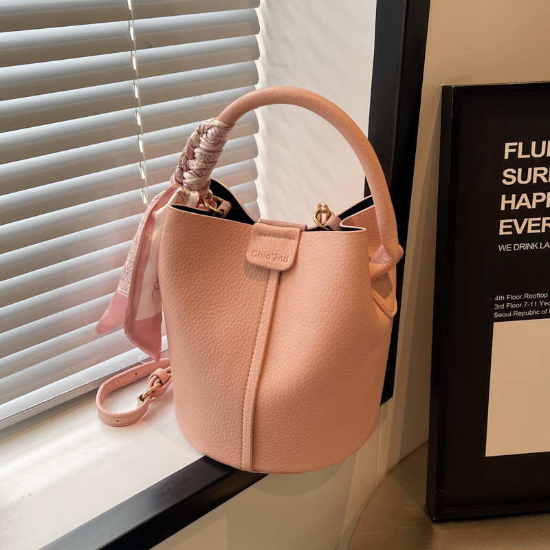 High Quality Handheld Small for Women 2024 New Fashion Soft Leather Bucket Versatile Casual One Shoulder Crossbody Bag
