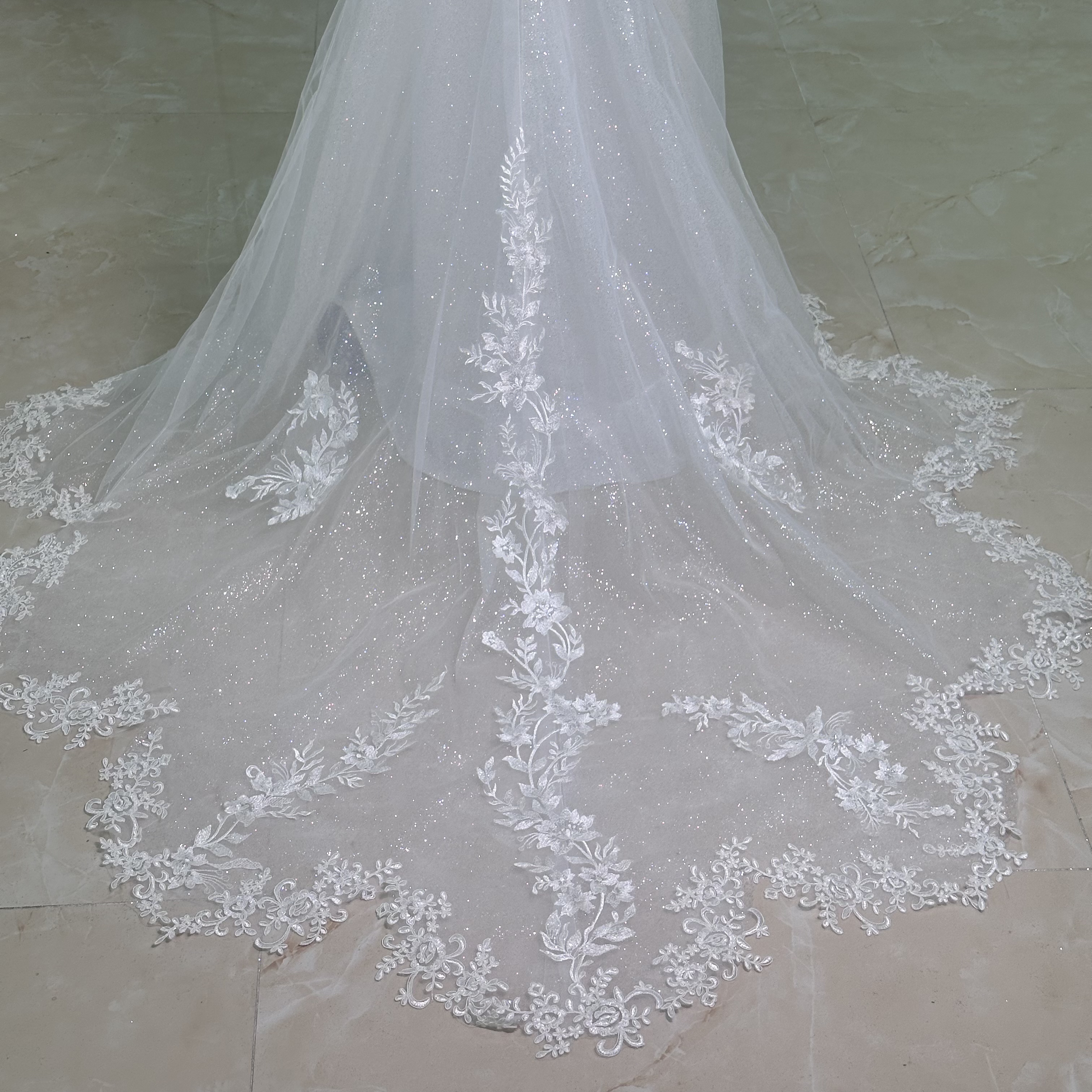 Chic 2024 Mermaid Cut Party Wear Luxurious Lace Design, Transformable from Strapless to Long-Sleeved for Weddings & Parties