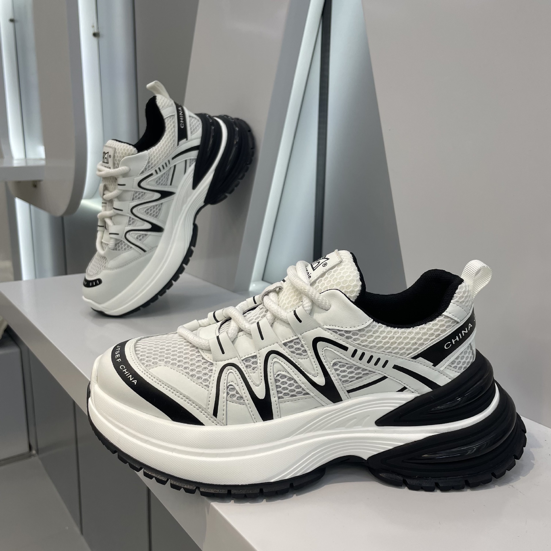 Ddmybear New Autumn Men's Running Mesh Breathable Sports Shoes, Soft Sole Shock-Absorbing Silver Trendy Casual Shoes For Men Chinese Brand Shoes 