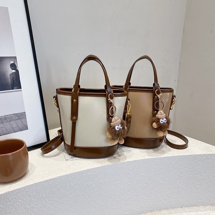 This year's popular bucket for women's 2024 spring/summer new fashion, versatile, high-end, niche design, single shoulder diagonal cross bag