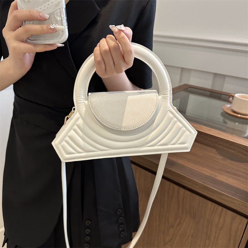 Small with niche design 2024 new spring/summer versatile high-end single shoulder bag popular crossbody handbag for women