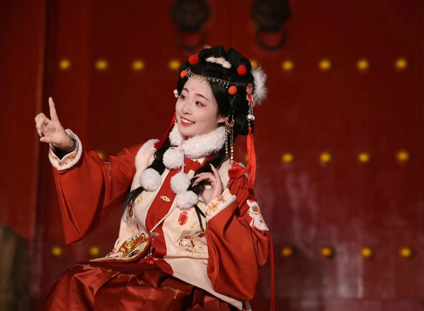 Traditional Chinese Hanfu Women's Embroidered Ming Style Bijia and Mamian Skirt Set for Winter - Fu Long Naonao New Year Outfit