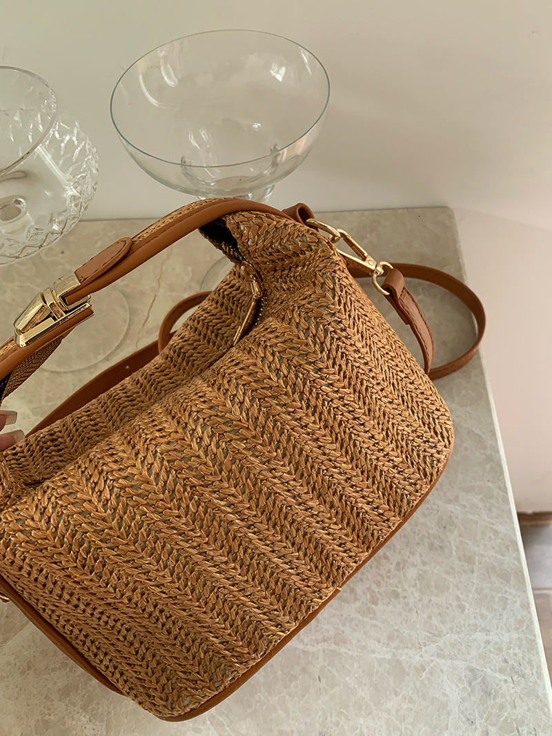 Water bucket wrapped grass woven small casual women's hand-held one shoulder crossbody bag, new for spring 2024