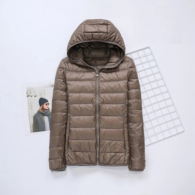 Ultra thin down jacket for women autumn winter short hooded warm white duck down jacket for women 240913