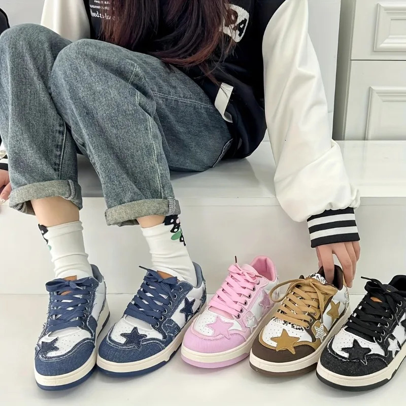 Women's cowboy skateboard fashionable round-headed low-top shoes, wild outdoor sports shoes.