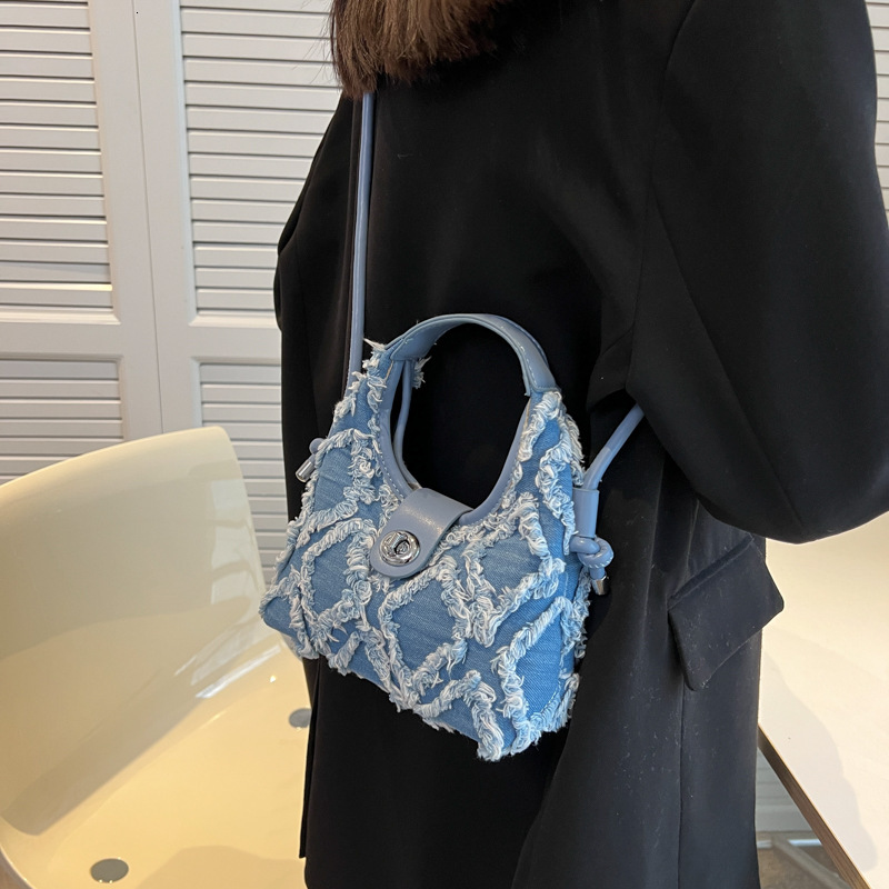 2022 new women's denim fashion niche single shoulder crossbody crescent bag trendy tassel handbag