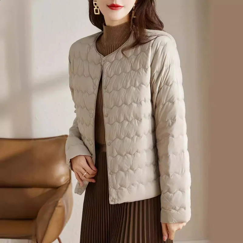 Ultra light down jacket round neck suitable for women short thin ultra-thin fashionable trendy autumn winter 240913