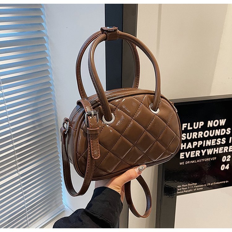 Lingge Bowling 2024 Autumn New Handheld Shoulder High Texture Crossbody Bag