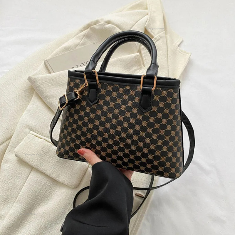 New Women 2024 Light Luxury Handbag Shoulder Bag Crossbody Bag Classic Printing Casual Style Minimalist Style Commute Great For Gifts Fashion Trendy F