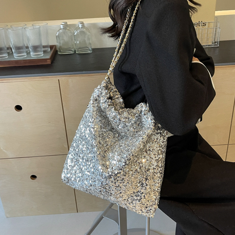 2024 New Korean Edition Large Capacity Bright Face Chain Underarm Tote Women's Trendy Mori Moe Spring One Shoulder Commuter Bag