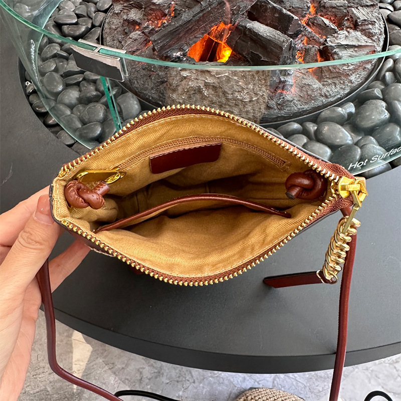 2024 new handmade woven Lafite grass with cowhide for women, large capacity water bucket bag, single shoulder crossbody bag