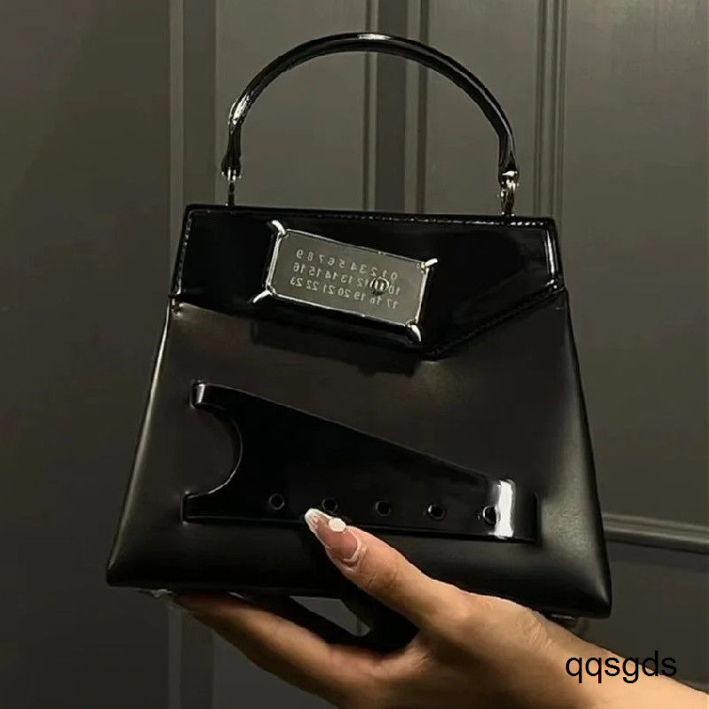 2023 new niche design MM6 paper folding bag Snatched hand-held shoulder crossbody bag