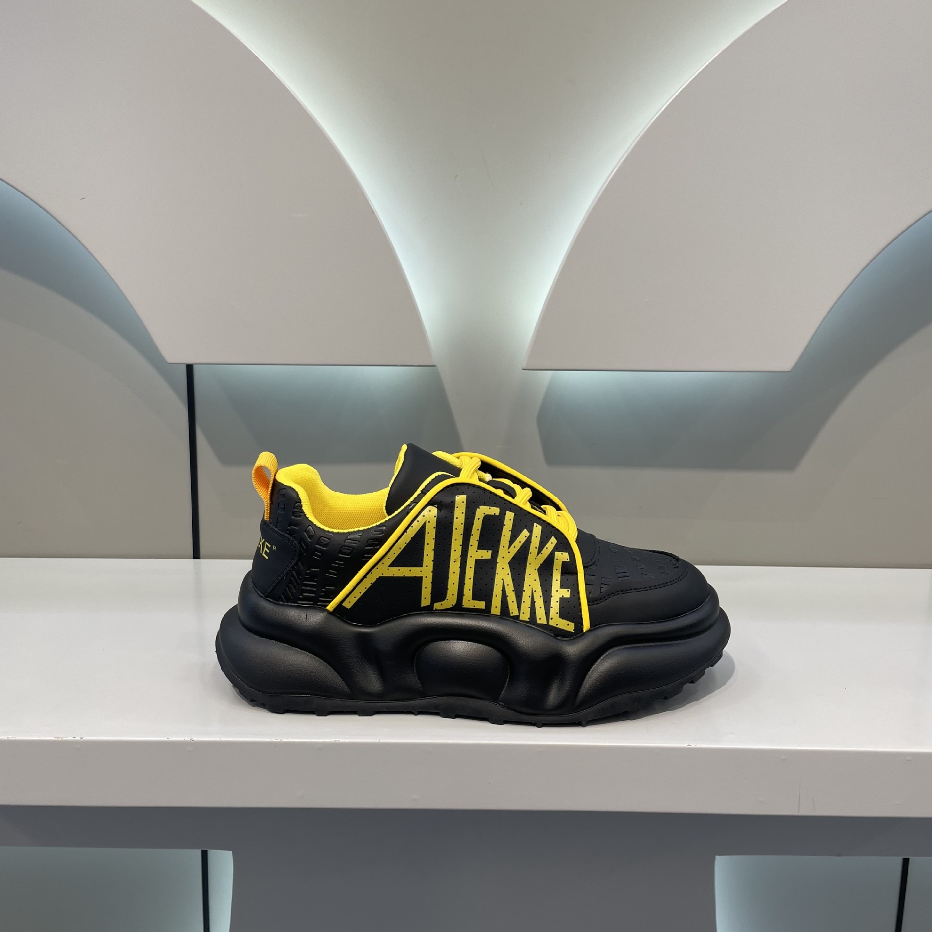 Ddmybear New Autumn High-End Fashion Casual Sports For Men, With Thick Leather Sole And Trendy Dad Shoes That Are Versatile Chinese Brand Shoes F915-1