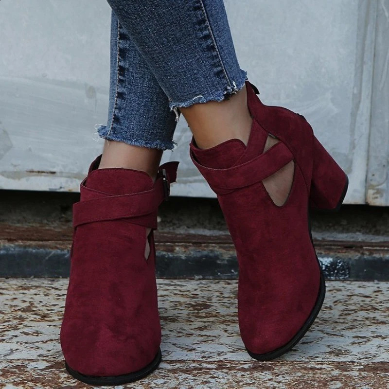 Autumn and winter round toe comfortable and sexy hollow warm solid color square high heels womens short boots 240914