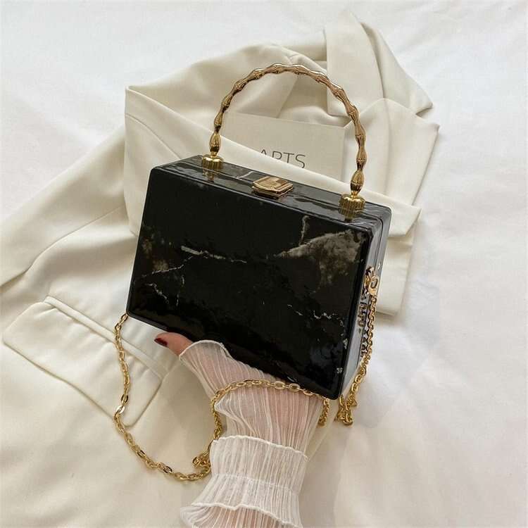 AMZZ 2024 new high-end small square simple and atmospheric commuting single shoulder bag, niche portable women's bag