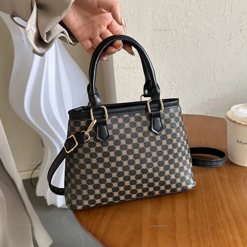 New Women 2024 Light Luxury Handbag Shoulder Bag Crossbody Bag Classic Printing Casual Style Minimalist Style Commute Great For Gifts Fashion Trendy F