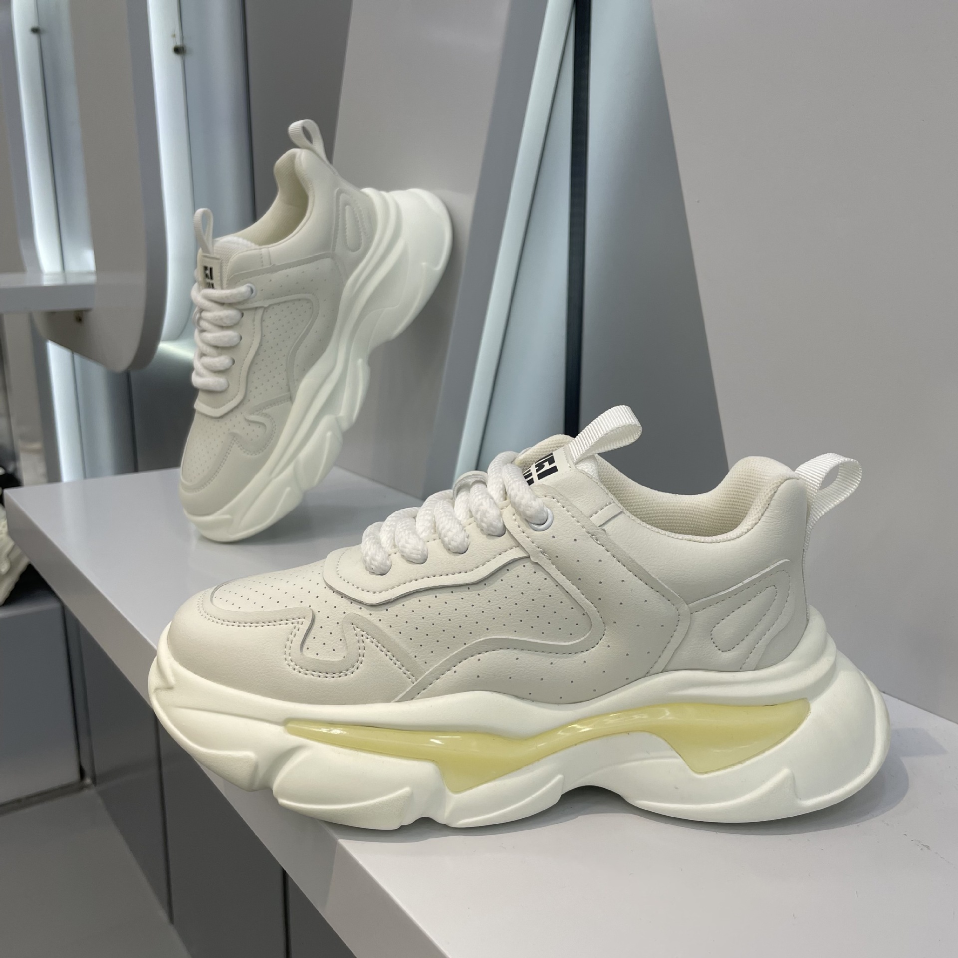 Ddmybear 2024 New Fashionable Sports Versatile Casual Leather Face Men's Soft Bottom Dad White Shoes Chinese Brand Shoes F915-159