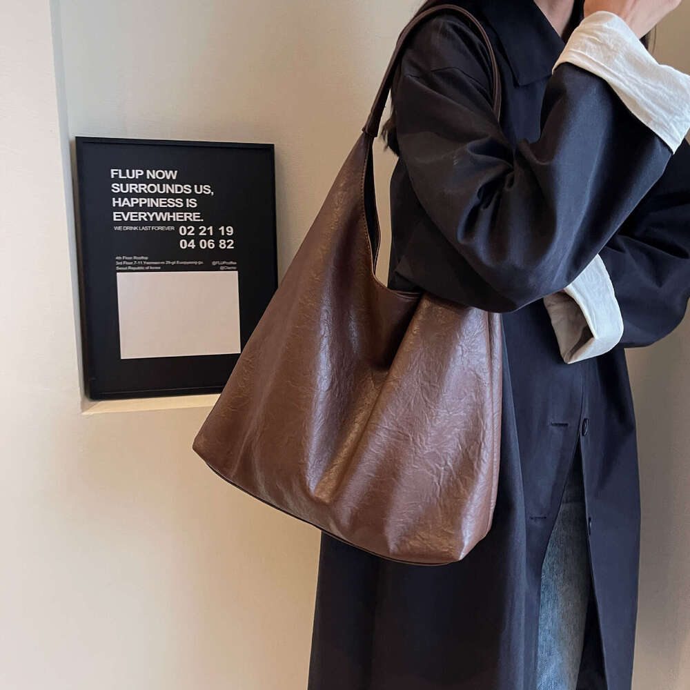 AMZZ Autumn Winter Large Capacity for Women's 2024 New Commuter Tote with Versatile Texture and One Shoulder Bucket Bag