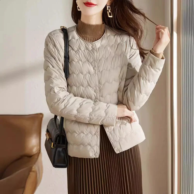 Ultra light down jacket round neck suitable for women short thin ultra-thin fashionable trendy autumn winter 240913