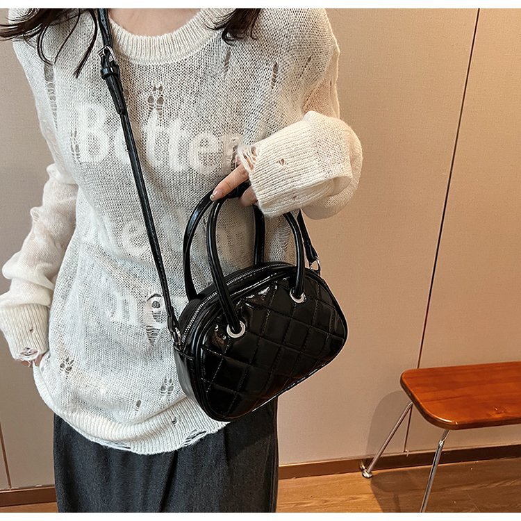 Lingge Bowling 2024 Autumn New Handheld Shoulder High Texture Crossbody Bag