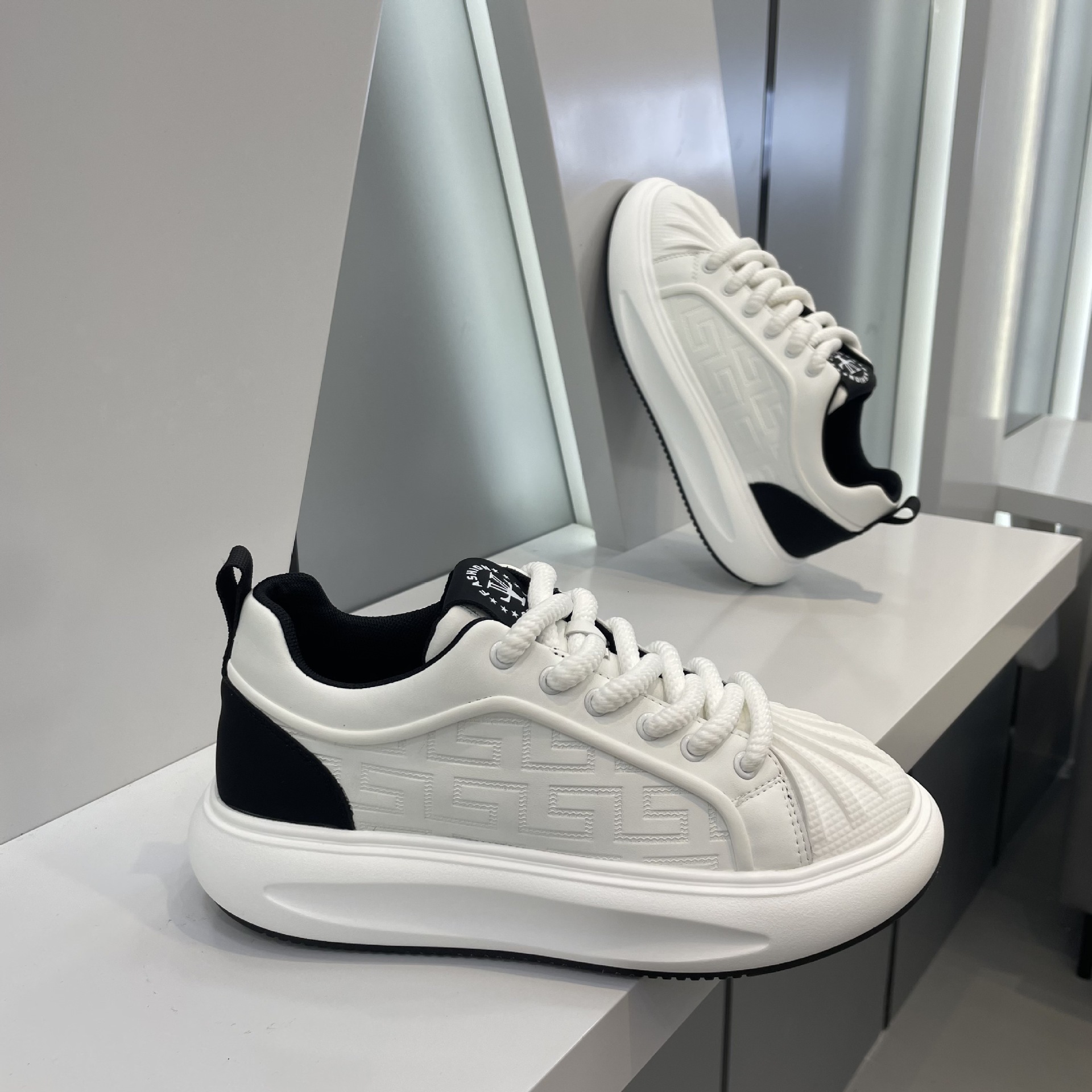 Ddmybear Casual High-End Board 2024 New Autumn Breathable Trendy Brand White Leather Surface Thick Sole Height Increasing Men's Shoes Chinese Bra