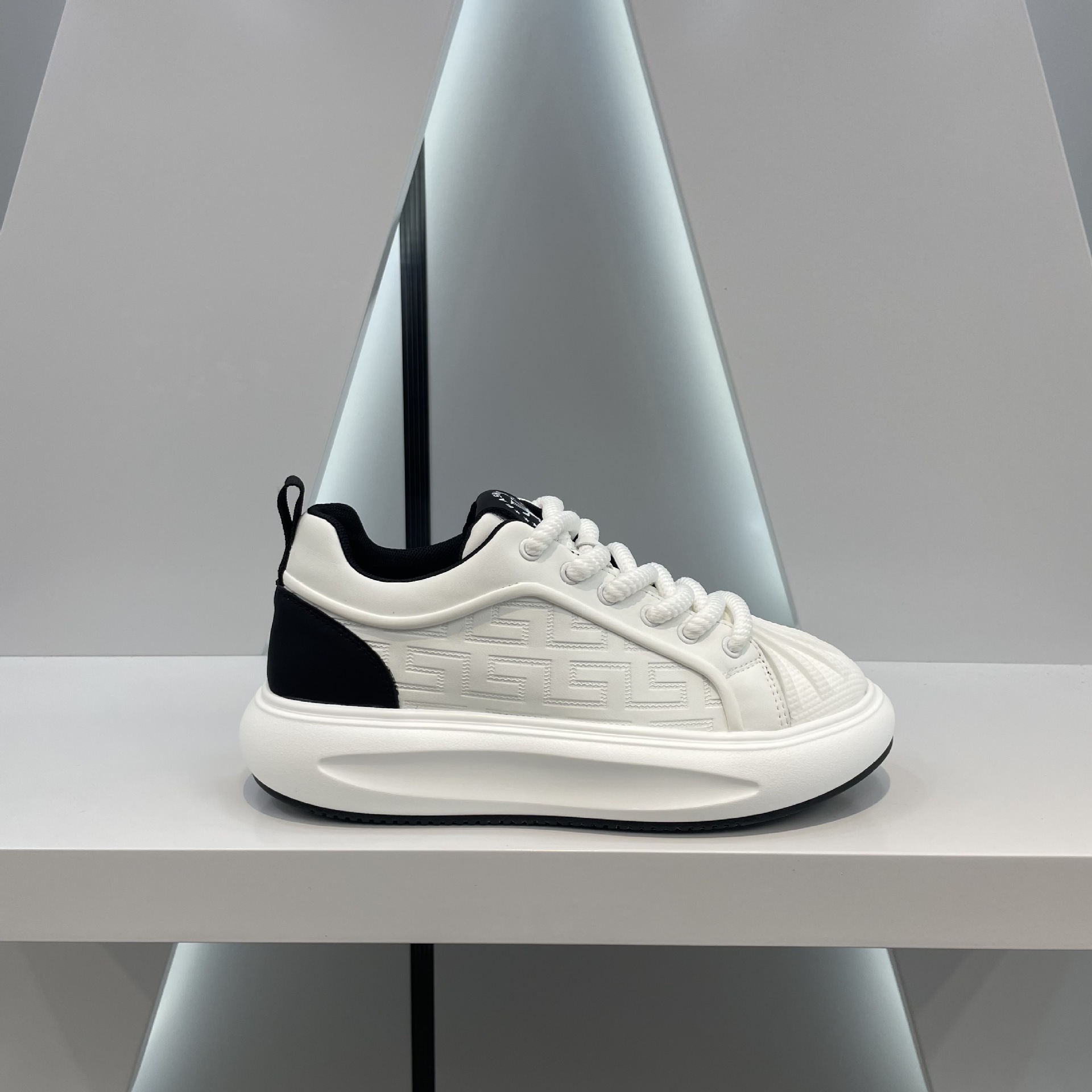 Ddmybear Casual High-End Board 2024 New Autumn Breathable Trendy Brand White Leather Surface Thick Sole Height Increasing Men's Shoes Chinese Bra