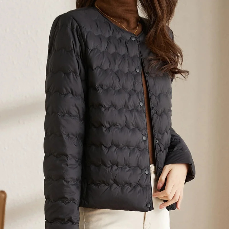 Ultra light down jacket round neck suitable for women short thin ultra-thin fashionable trendy autumn winter 240913