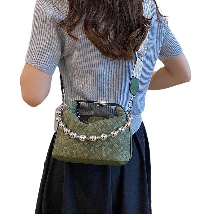 Chinese Pattern Beaded Handheld Bucket for Women's 2024 New Summer Chain Single Shoulder Crossbody Small Bag