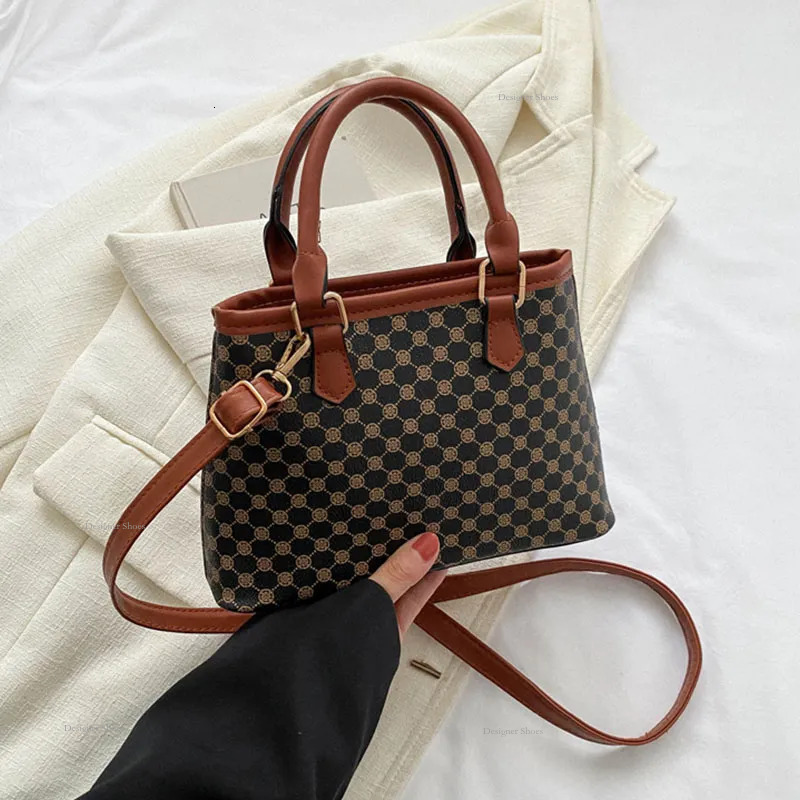 New Women 2024 Light Luxury Handbag Shoulder Bag Crossbody Bag Classic Printing Casual Style Minimalist Style Commute Great For Gifts Fashion Trendy F