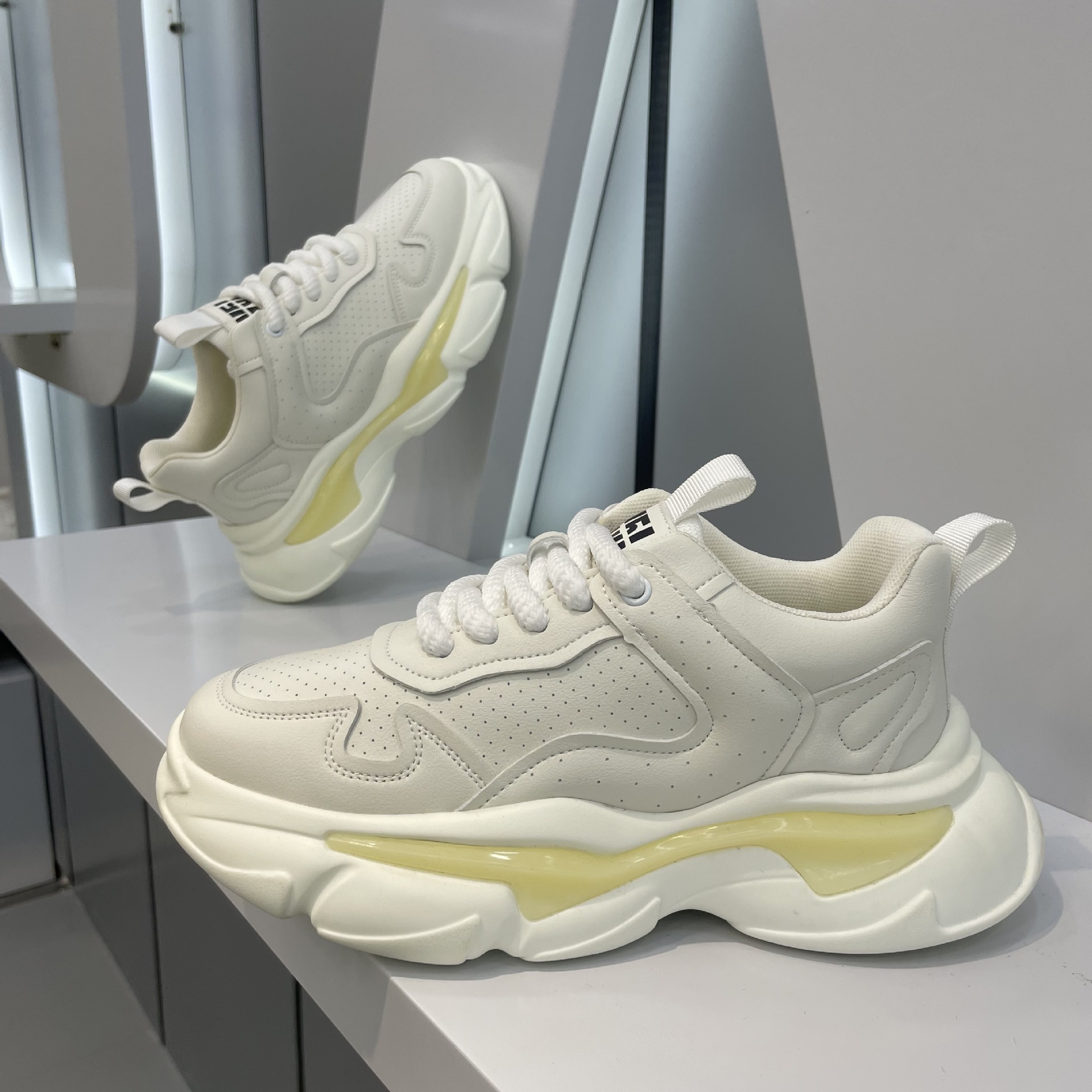 Ddmybear 2024 New Fashionable Sports Versatile Casual Leather Face Men's Soft Bottom Dad White Shoes Chinese Brand Shoes F915-159