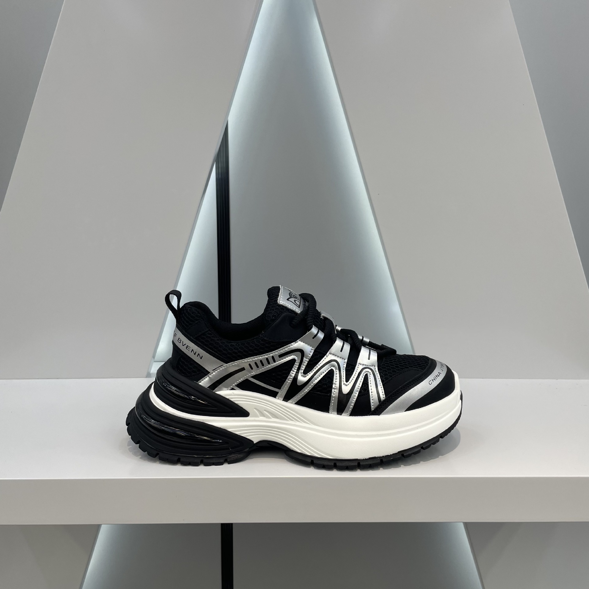 Ddmybear New Autumn Men's Running Mesh Breathable Sports Shoes, Soft Sole Shock-Absorbing Silver Trendy Casual Shoes For Men Chinese Brand Shoes 