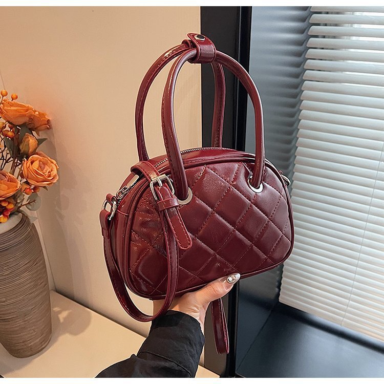 Lingge Bowling 2024 Autumn New Handheld Shoulder High Texture Crossbody Bag