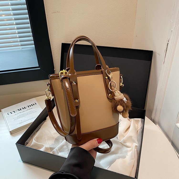 This year's popular bucket for women's 2024 spring/summer new fashion, versatile, high-end, niche design, single shoulder diagonal cross bag