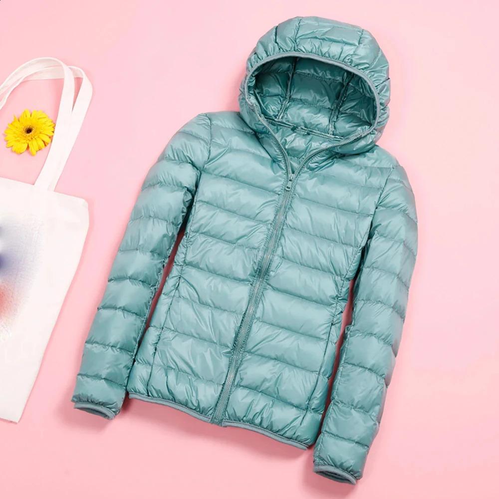 Winter womens Ultralight thin down jacket white duck down jacket long sleeved warm jacket Parka womens jacket 240913