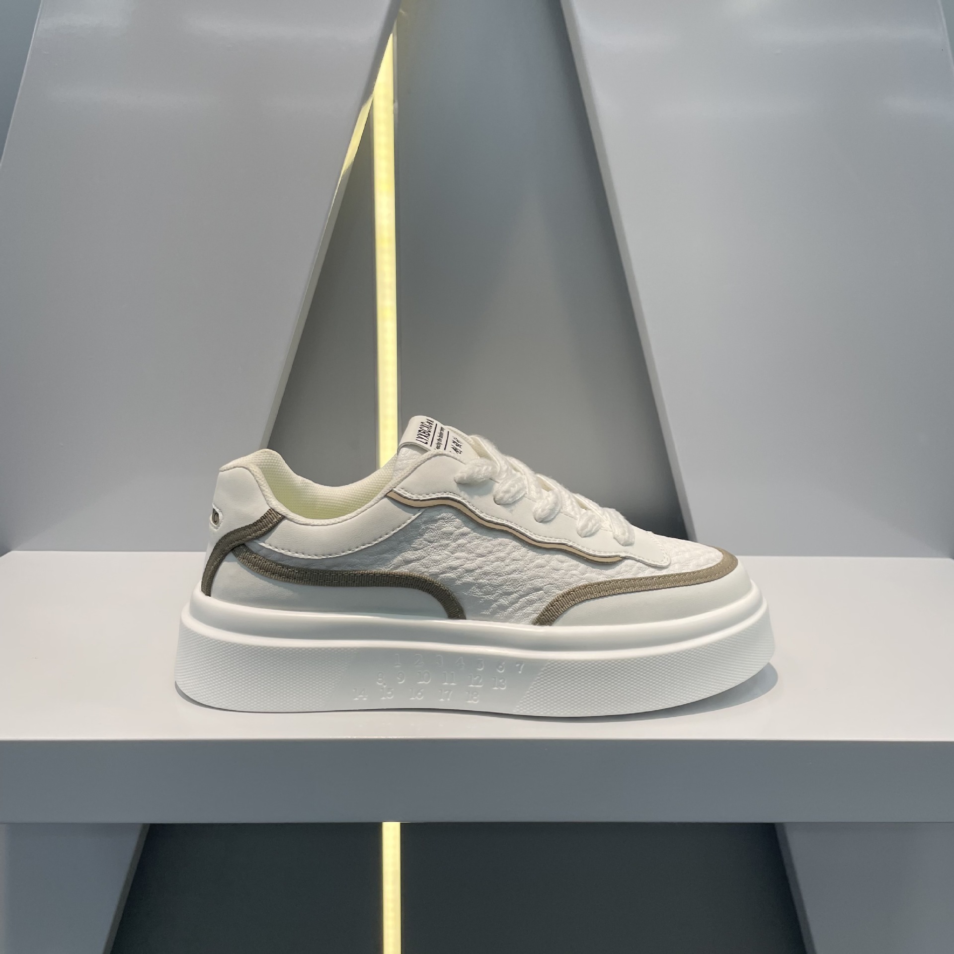 Ddmybear Fashionable And Versatile White Autumn New Item, Leather Surface Splicing, Comfortable Soft Soled Board Shoes, Men's Shoes Chinese Brand