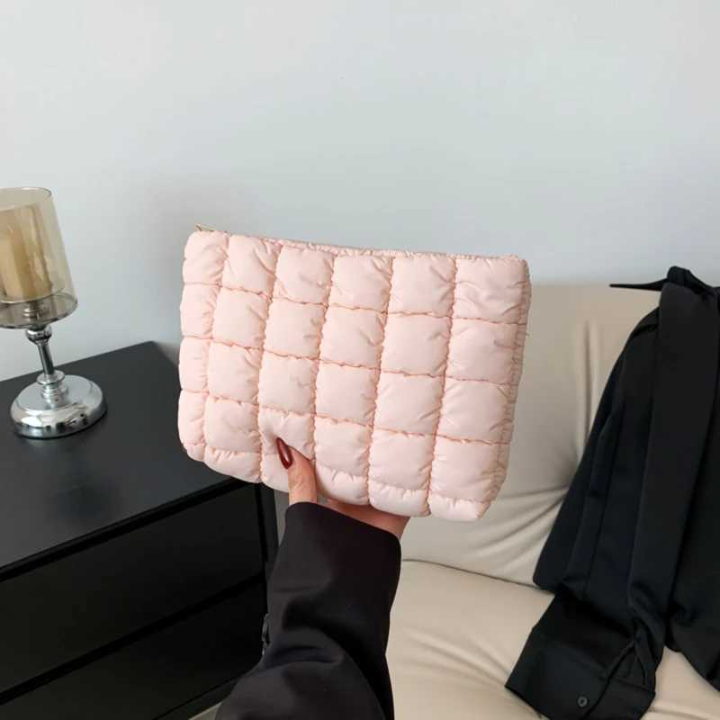 Women Makeup Pouch Padded Quilted Makeup Storage Bag Puffer Makeup Bag Large Cosmetic Organizer Bag Clutch Handbag Beauty Case Z240914