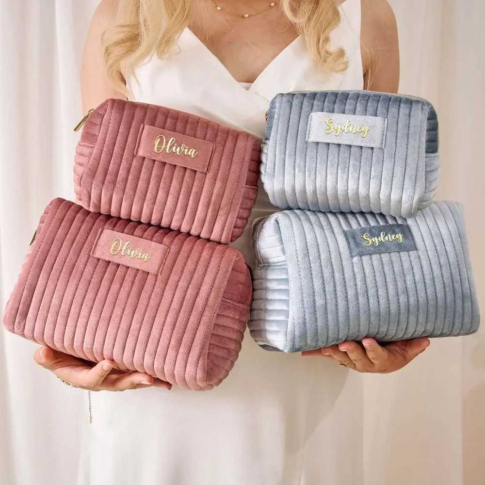 Hot Sale Large capacity makeup bag womens fashionable velvet makeup bag multifunctional makeup organizer womens toilet bag Z241219
