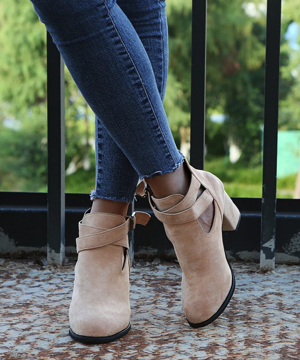 Autumn and winter round toe comfortable and sexy hollow warm solid color square high heels womens short boots 240914