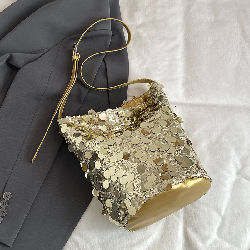 This year's popular beauty niche design 2024 new women's trend simple crossbody single shoulder bucket bag